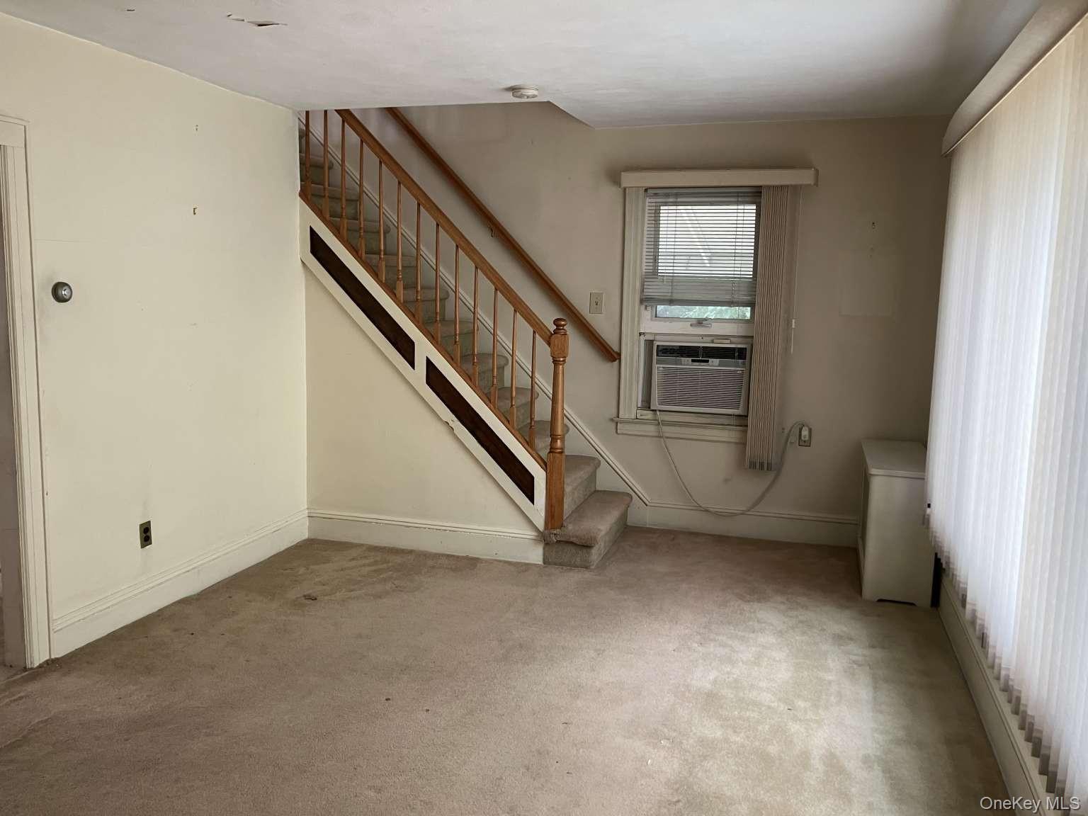 121 Campbell Avenue, Williston Park, NY 11596