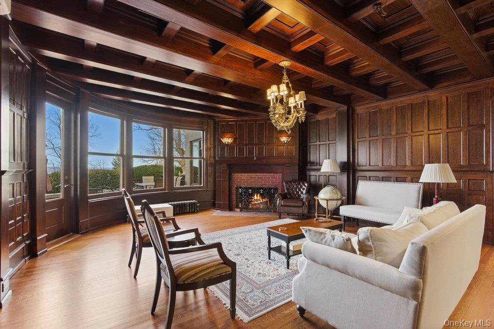 5 Cedar Lane, Glen Cove, NY 11542