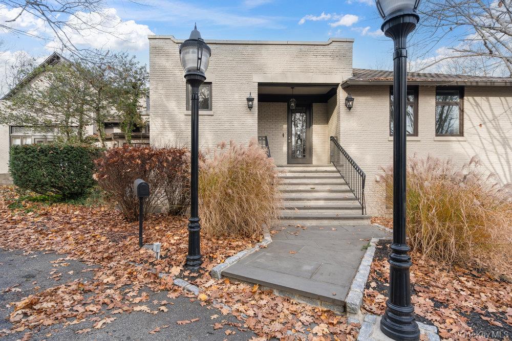 5 Cedar Lane, Glen Cove, NY 11542