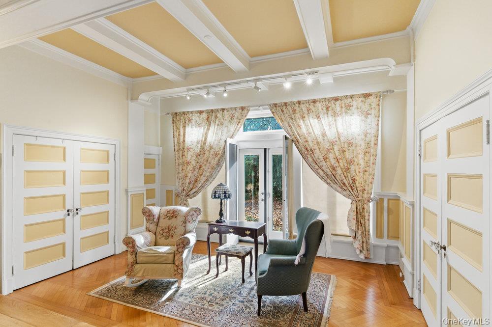 5 Cedar Lane, Glen Cove, NY 11542