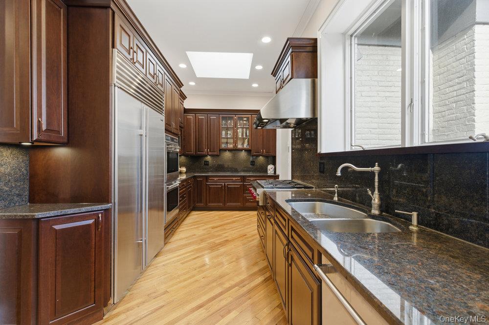 5 Cedar Lane, Glen Cove, NY 11542