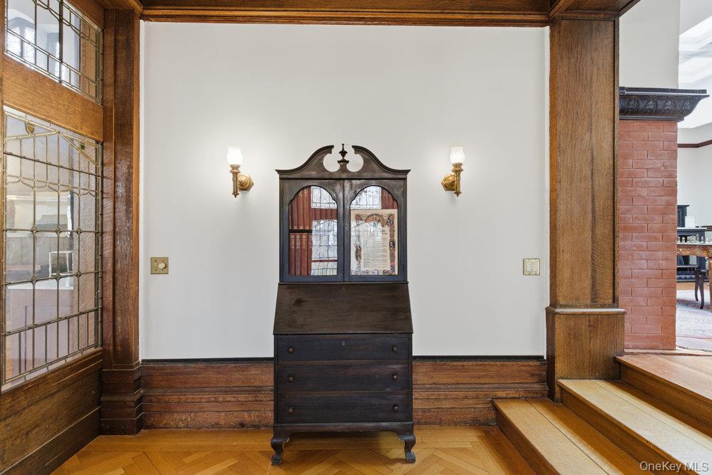 5 Cedar Lane, Glen Cove, NY 11542