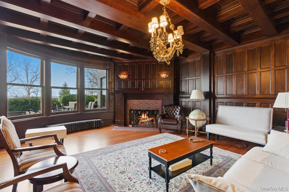 5 Cedar Lane, Glen Cove, NY 11542