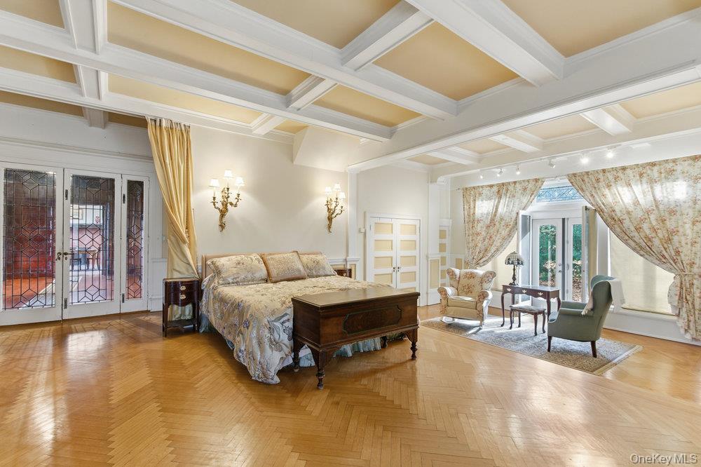 5 Cedar Lane, Glen Cove, NY 11542