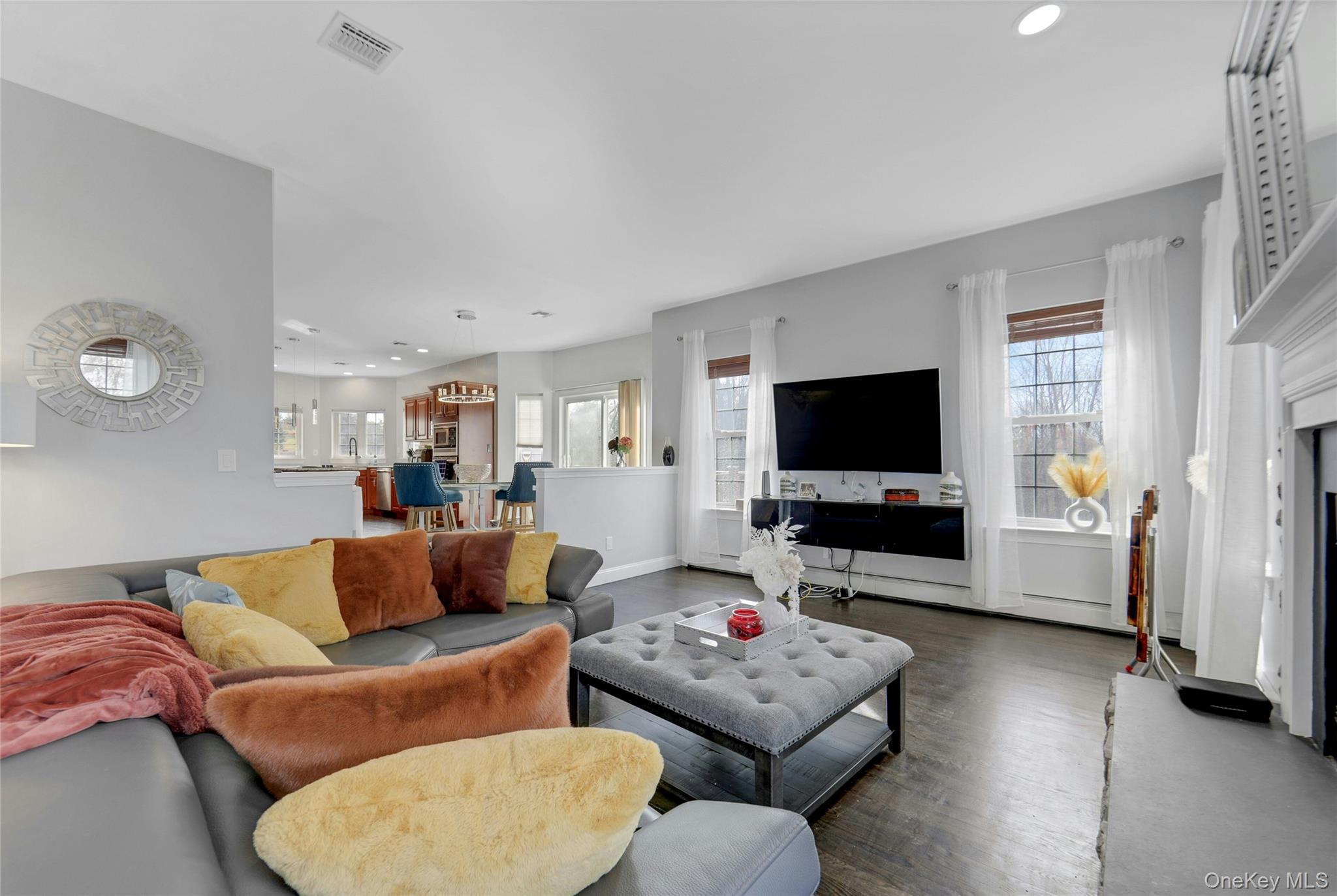 4 Camelback Road, Chester, NY 10918