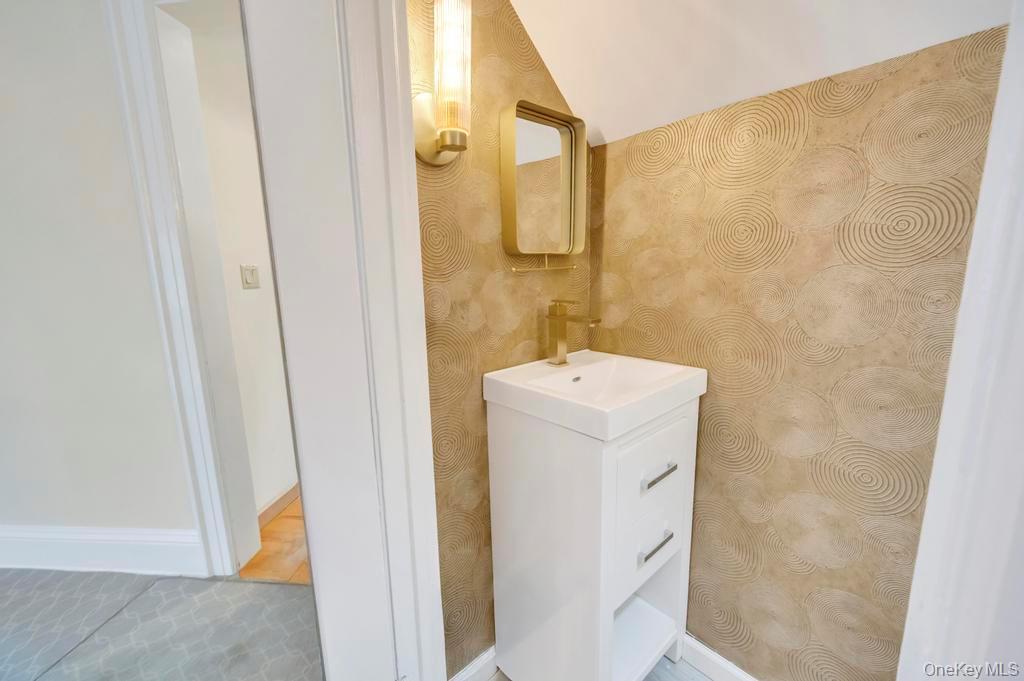 9 Sycamore Drive, Great Neck, NY 11021