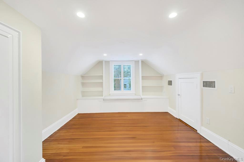 9 Sycamore Drive, Great Neck, NY 11021