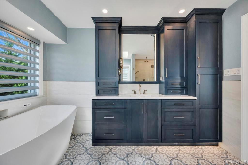 9 Sycamore Drive, Great Neck, NY 11021