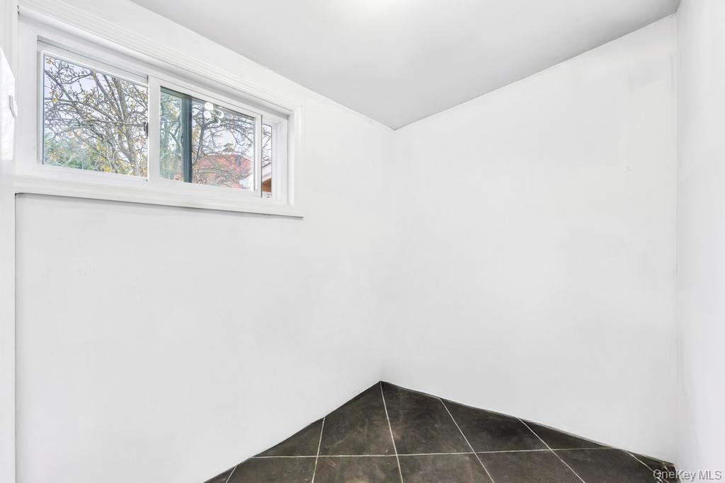 7 cinder lane, Hicksville, NY 11801