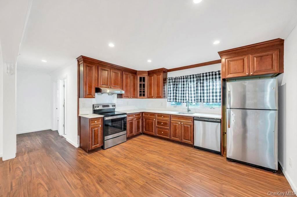 7 cinder lane, Hicksville, NY 11801