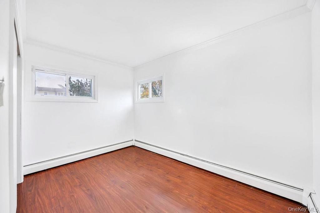 7 cinder lane, Hicksville, NY 11801