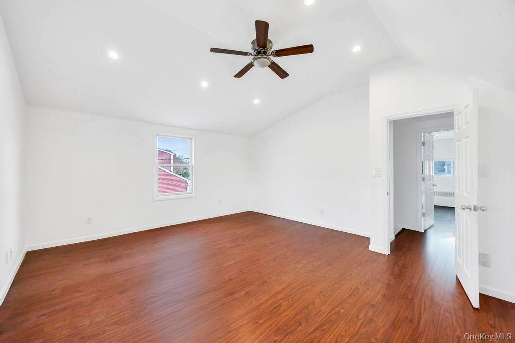 7 cinder lane, Hicksville, NY 11801