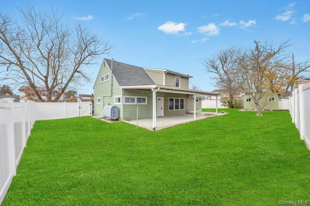 7 cinder lane, Hicksville, NY 11801