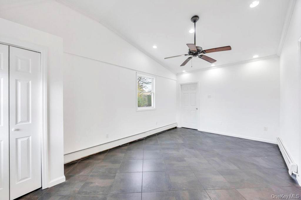 7 cinder lane, Hicksville, NY 11801