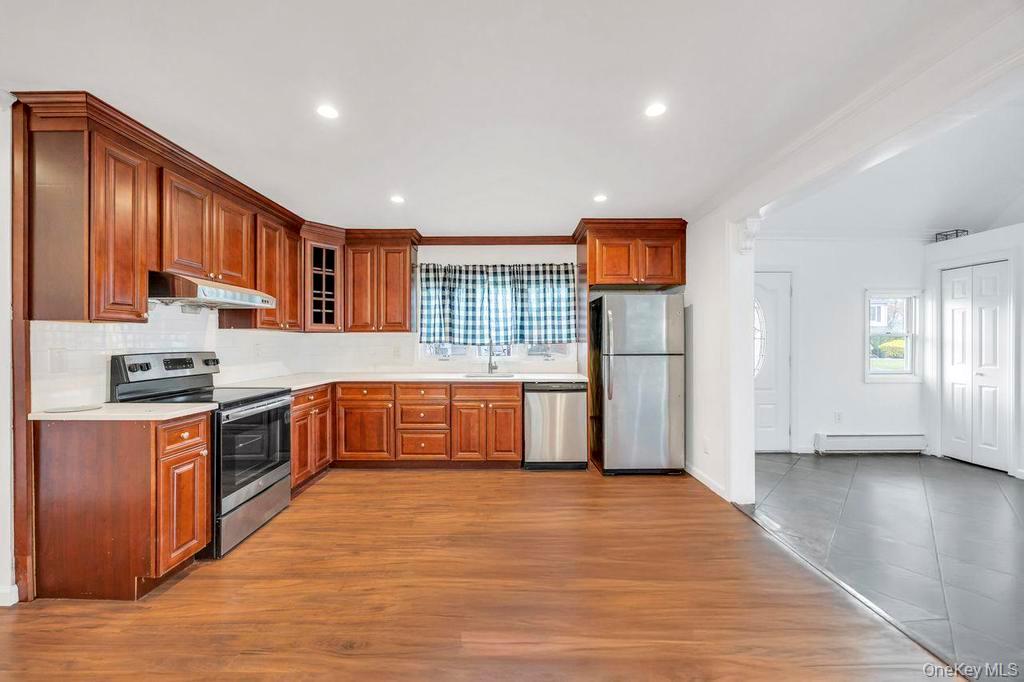 7 cinder lane, Hicksville, NY 11801