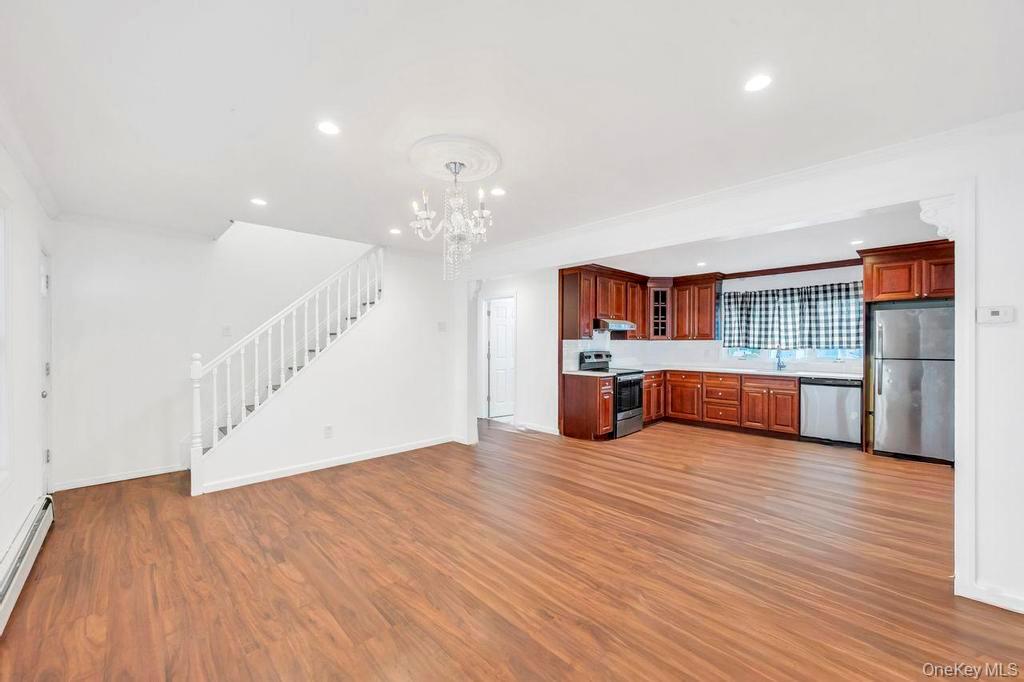 7 cinder lane, Hicksville, NY 11801