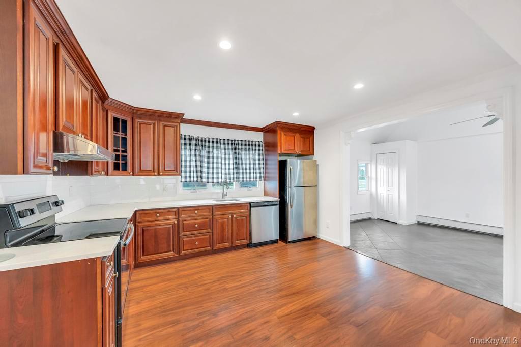 7 cinder lane, Hicksville, NY 11801