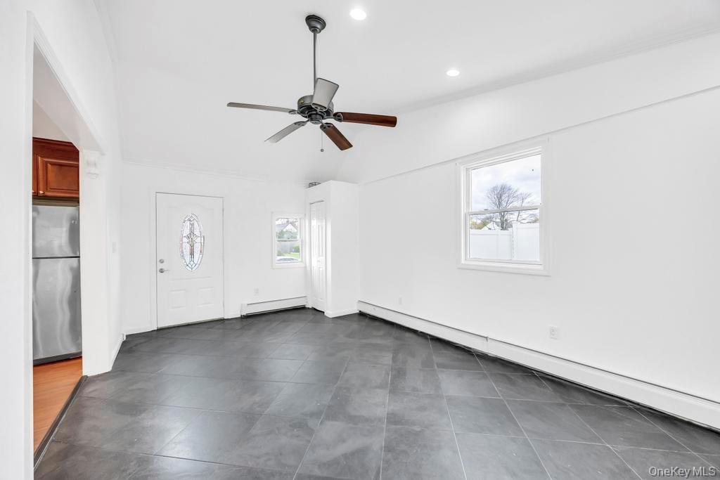 7 cinder lane, Hicksville, NY 11801