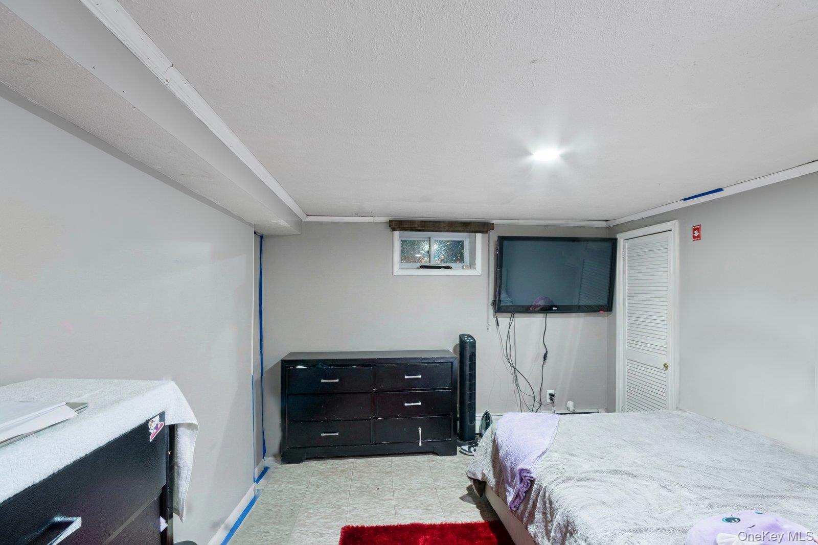 250 Spur Drive S, Bay Shore, NY 11706