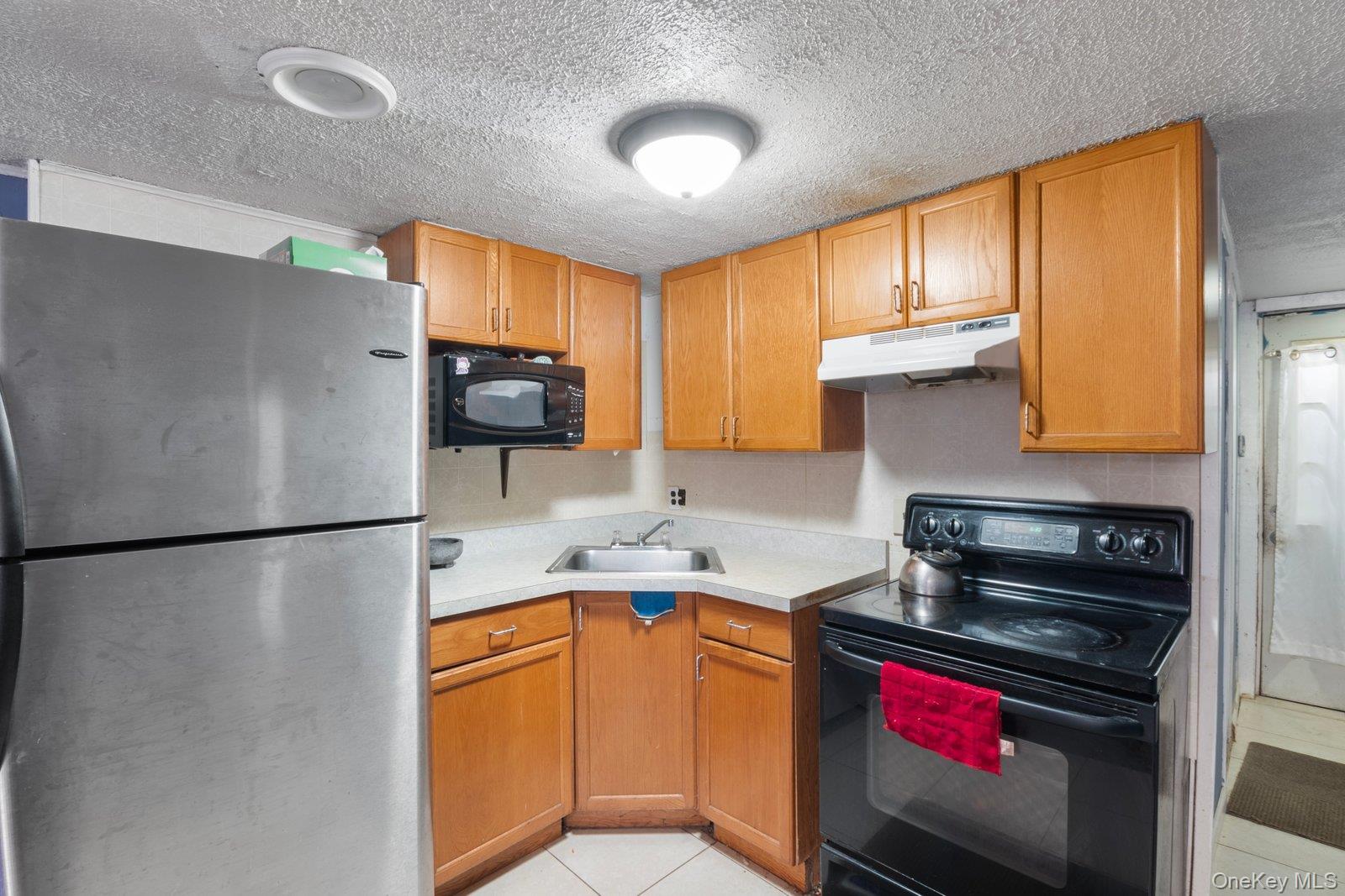 250 Spur Drive S, Bay Shore, NY 11706