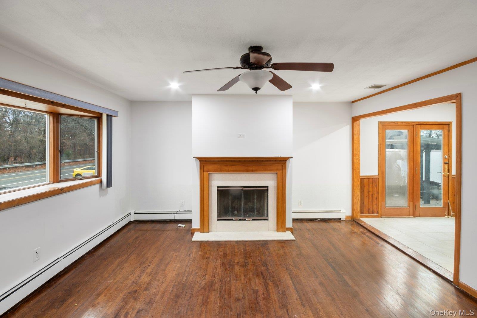 250 Spur Drive S, Bay Shore, NY 11706