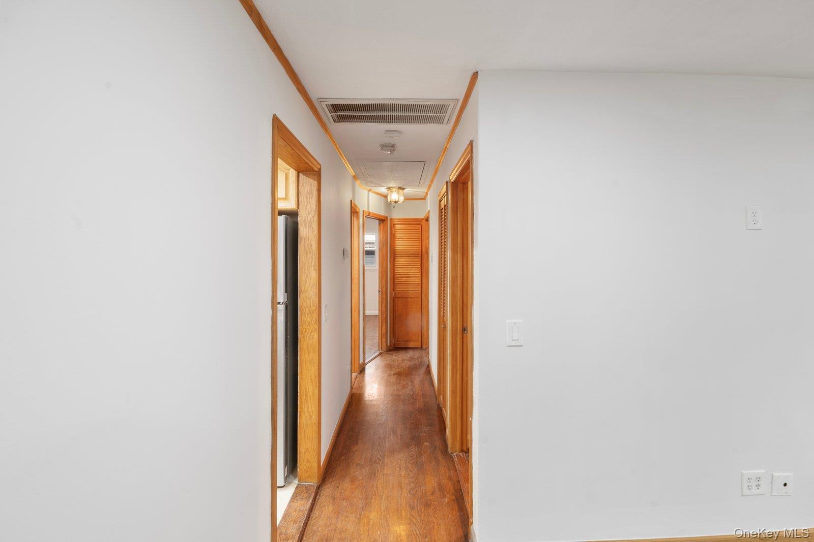 250 Spur Drive S, Bay Shore, NY 11706