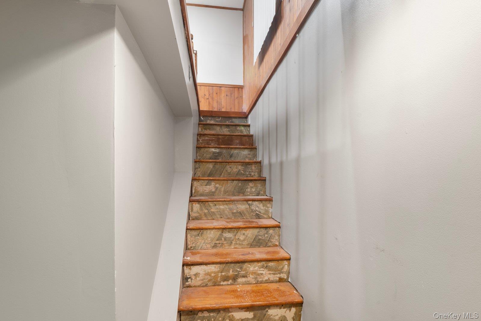 250 Spur Drive S, Bay Shore, NY 11706