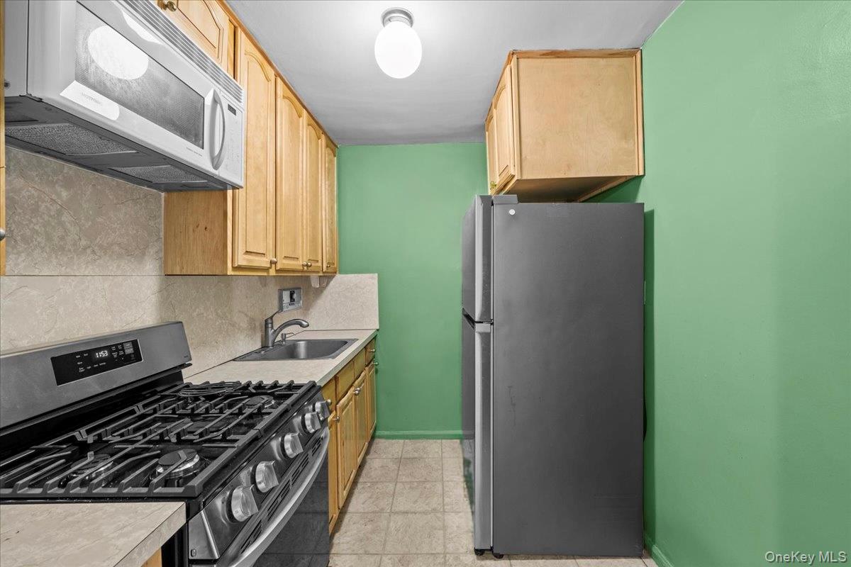 8935 155th Ave # 3M, Howard Beach, NY 11414