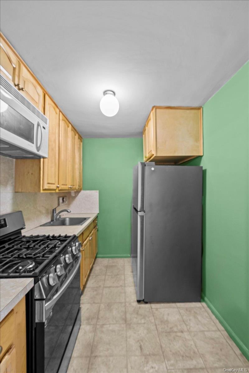 8935 155th Ave # 3M, Howard Beach, NY 11414