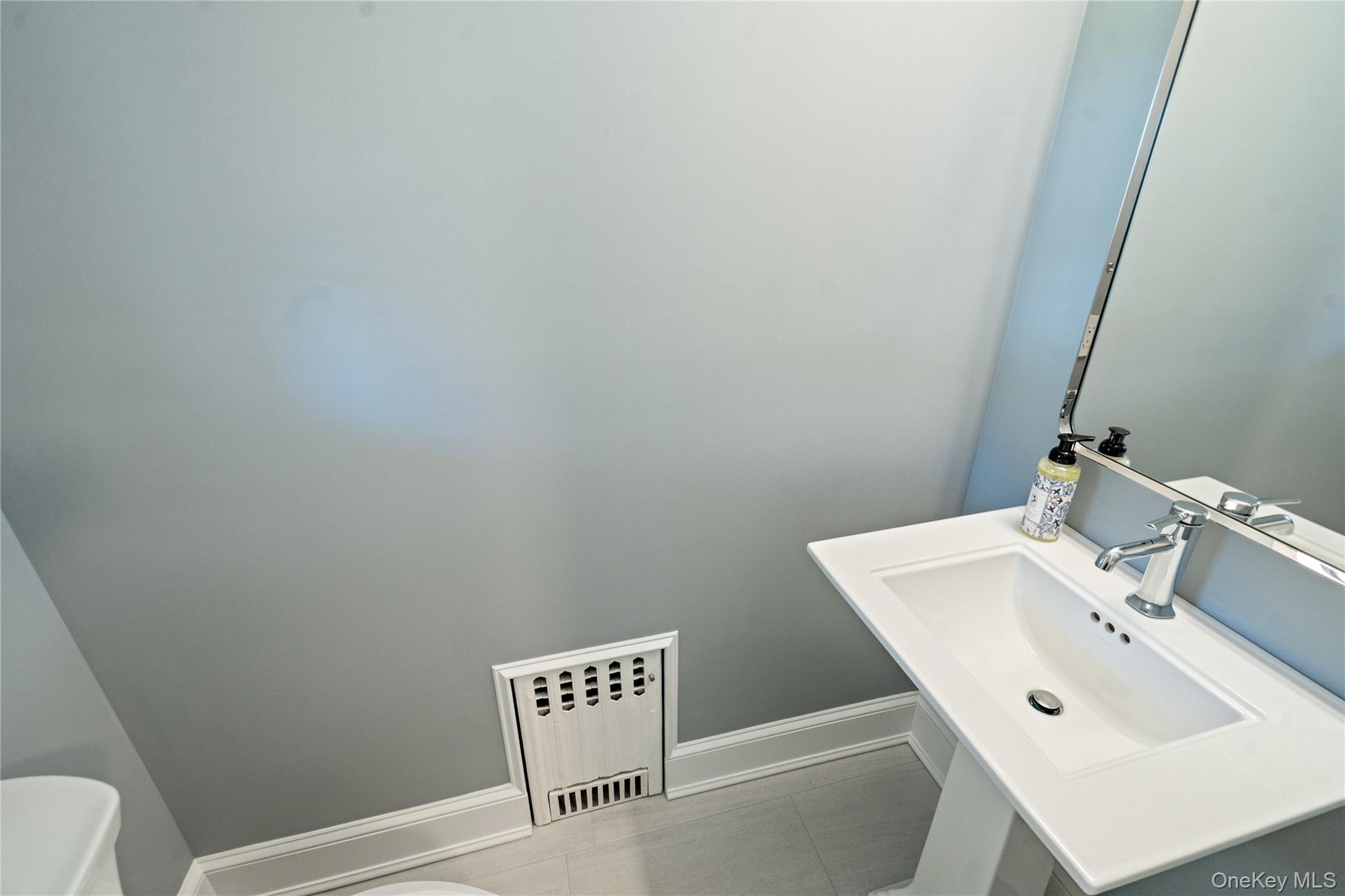 74 Eakins Road, Manhasset, NY 11030