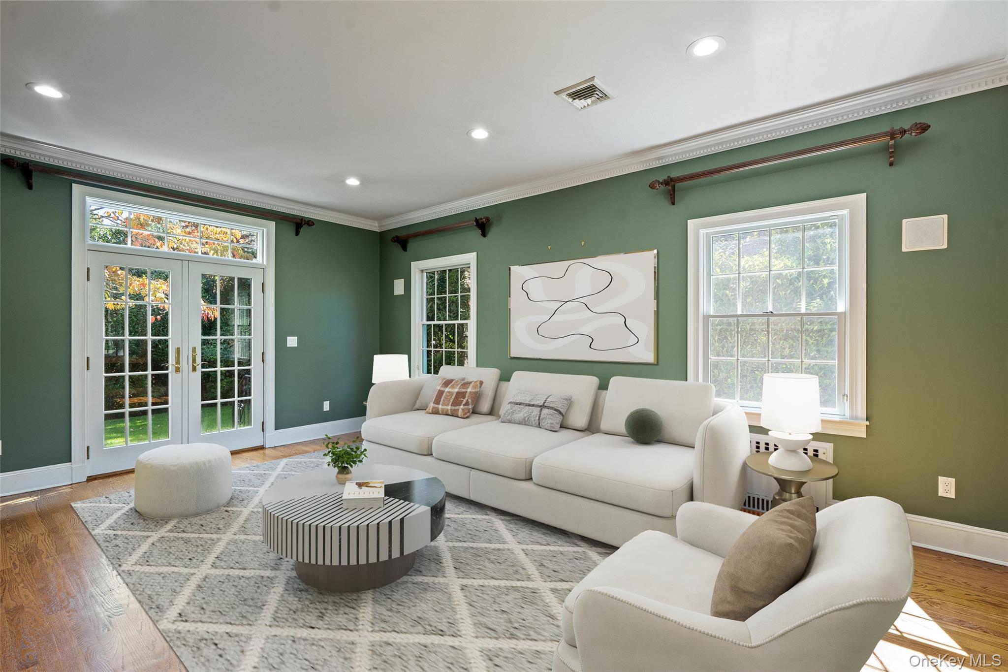 74 Eakins Road, Manhasset, NY 11030