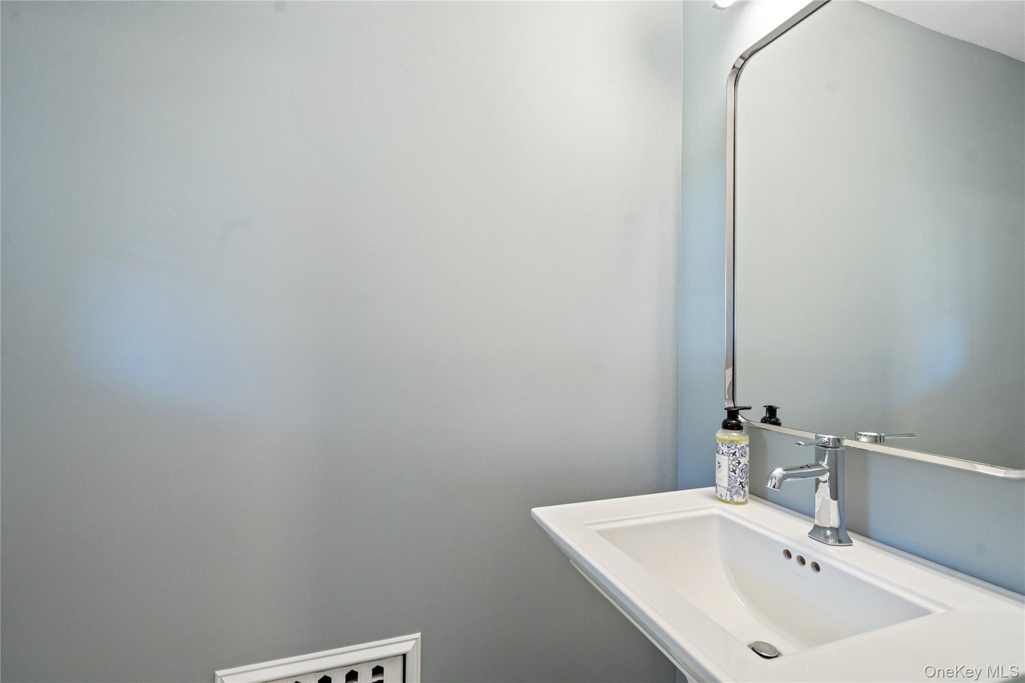 74 Eakins Road, Manhasset, NY 11030