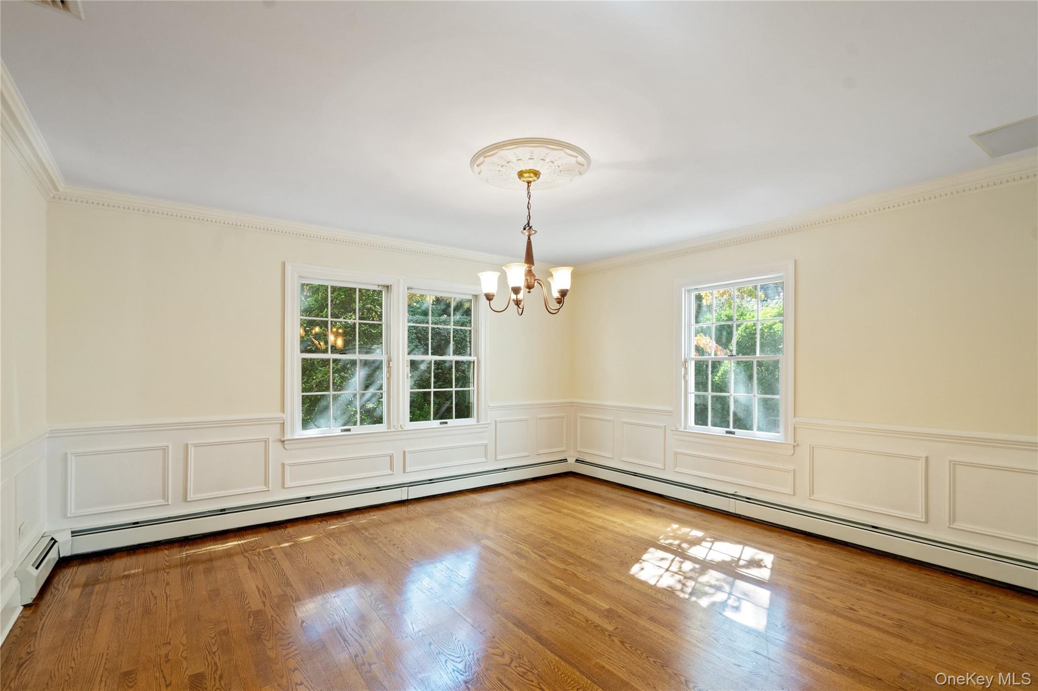 74 Eakins Road, Manhasset, NY 11030