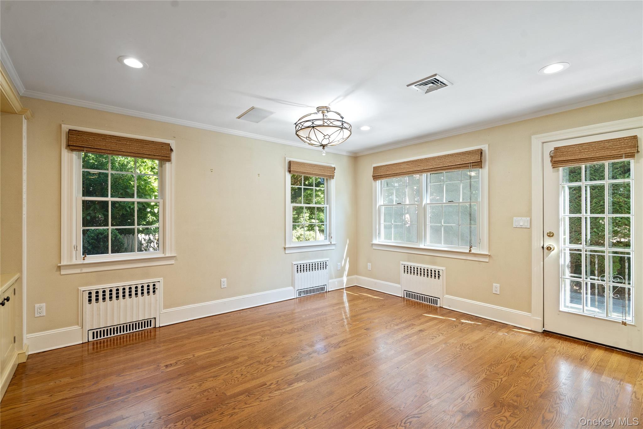 74 Eakins Road, Manhasset, NY 11030