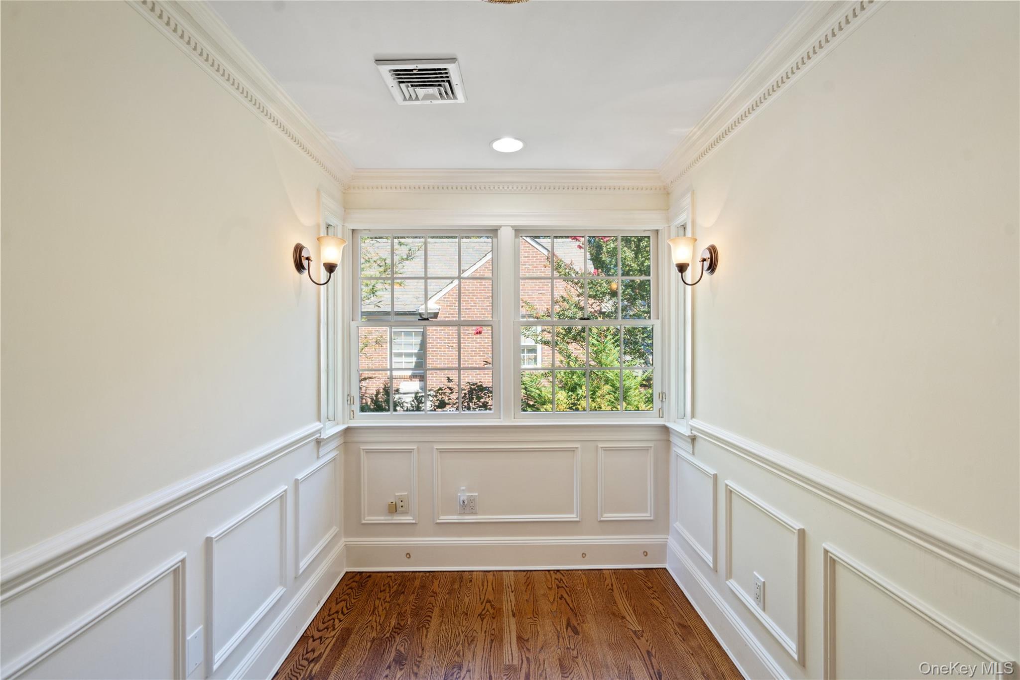 74 Eakins Road, Manhasset, NY 11030