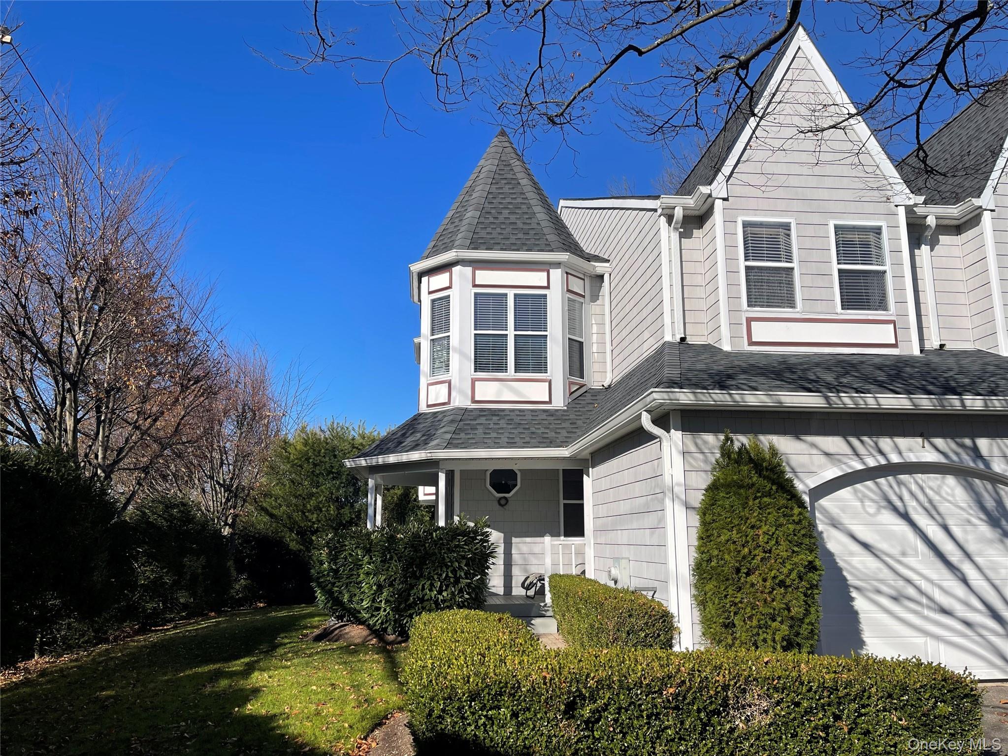 1 Parkridge Court, Huntington, NY 11743