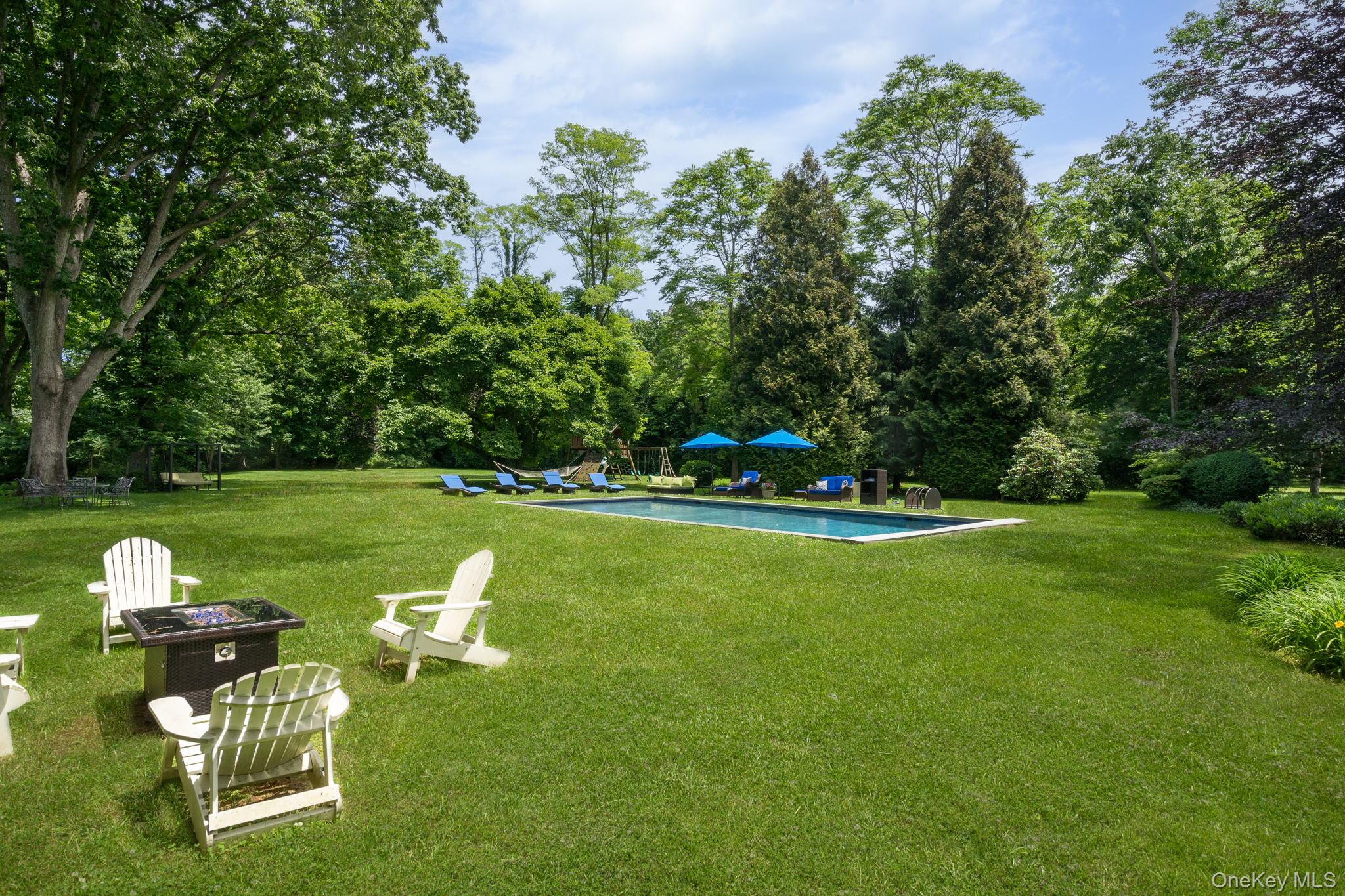 342 Woodbury Road, Cold Spring Harbor, NY 11724