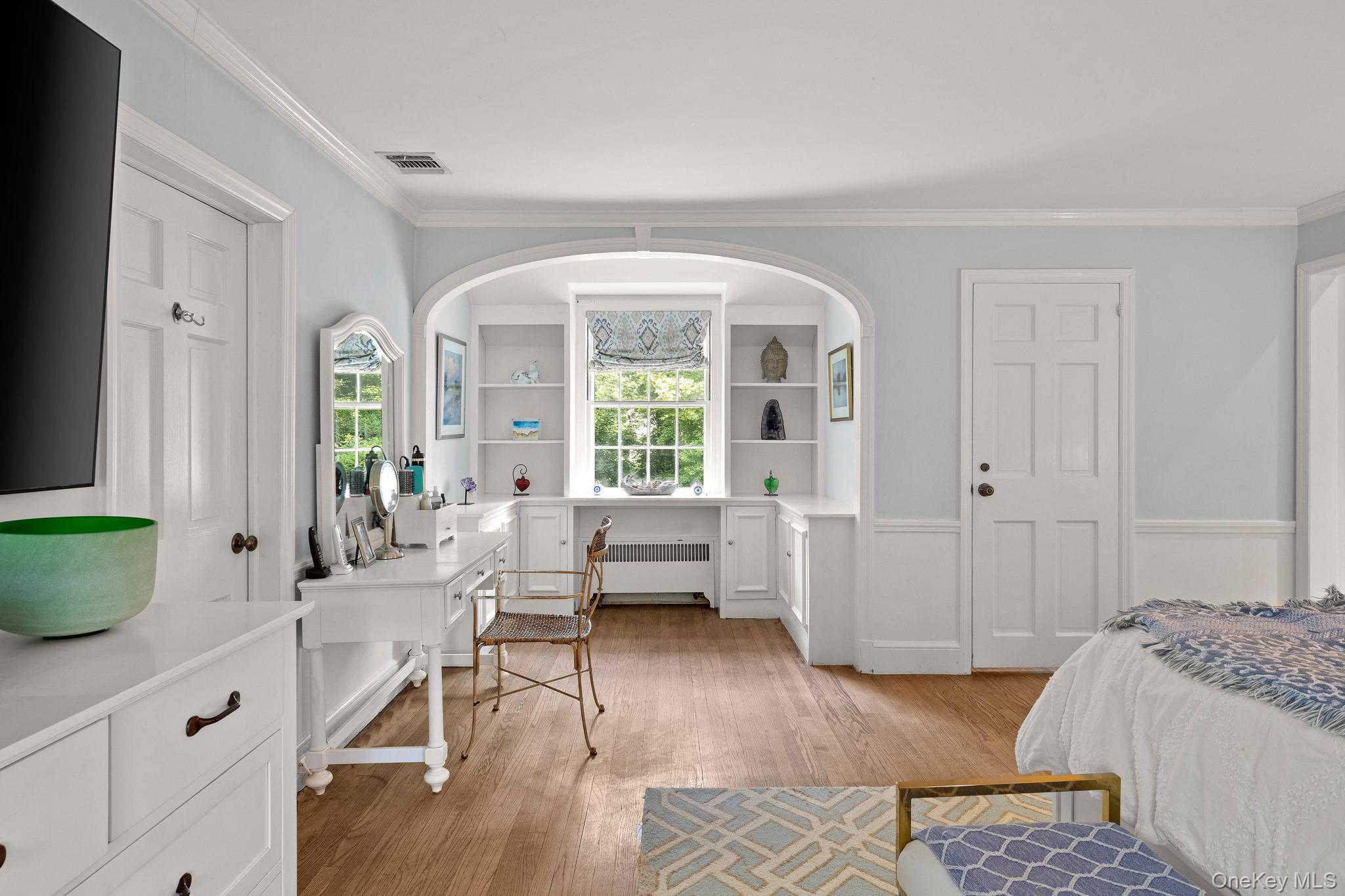 342 Woodbury Road, Cold Spring Harbor, NY 11724