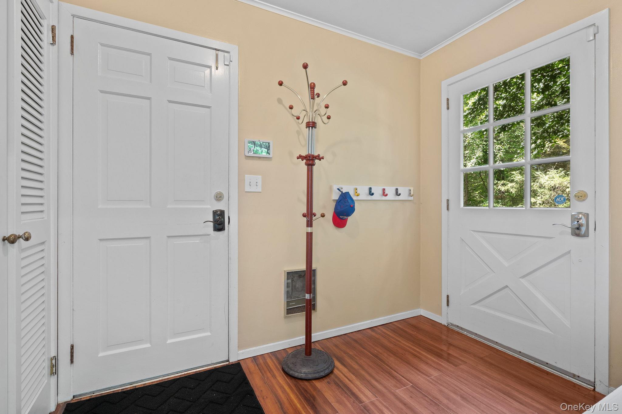 342 Woodbury Road, Cold Spring Harbor, NY 11724