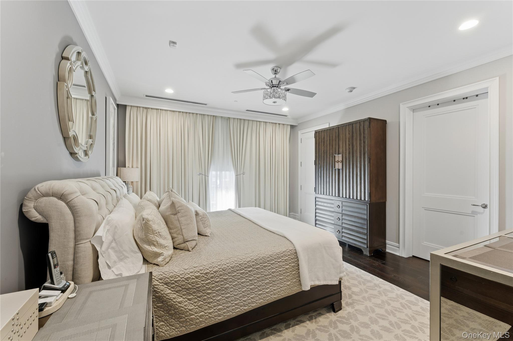 5000 Royal Court # 5103, North Hills, NY 11040