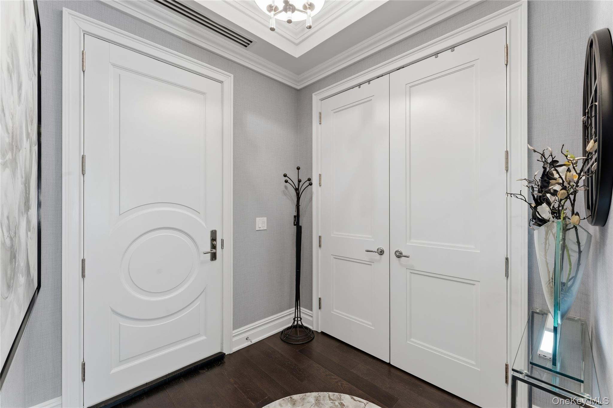 5000 Royal Court # 5103, North Hills, NY 11040