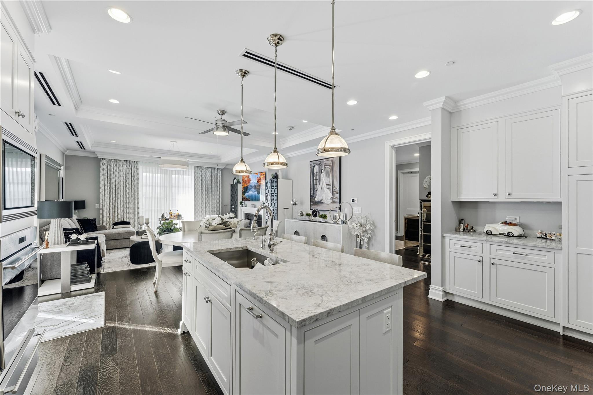 5000 Royal Court # 5103, North Hills, NY 11040