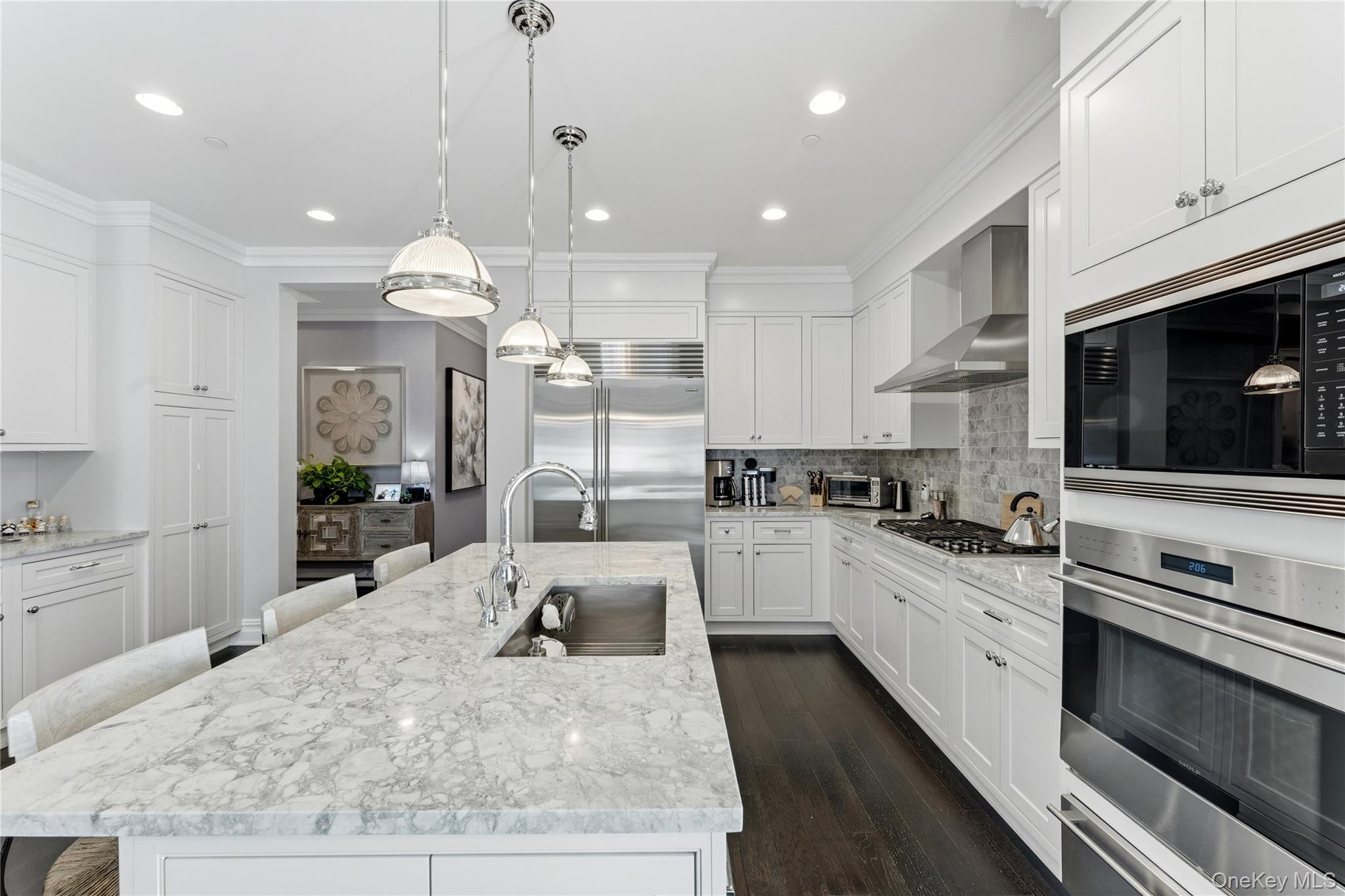 5000 Royal Court # 5103, North Hills, NY 11040