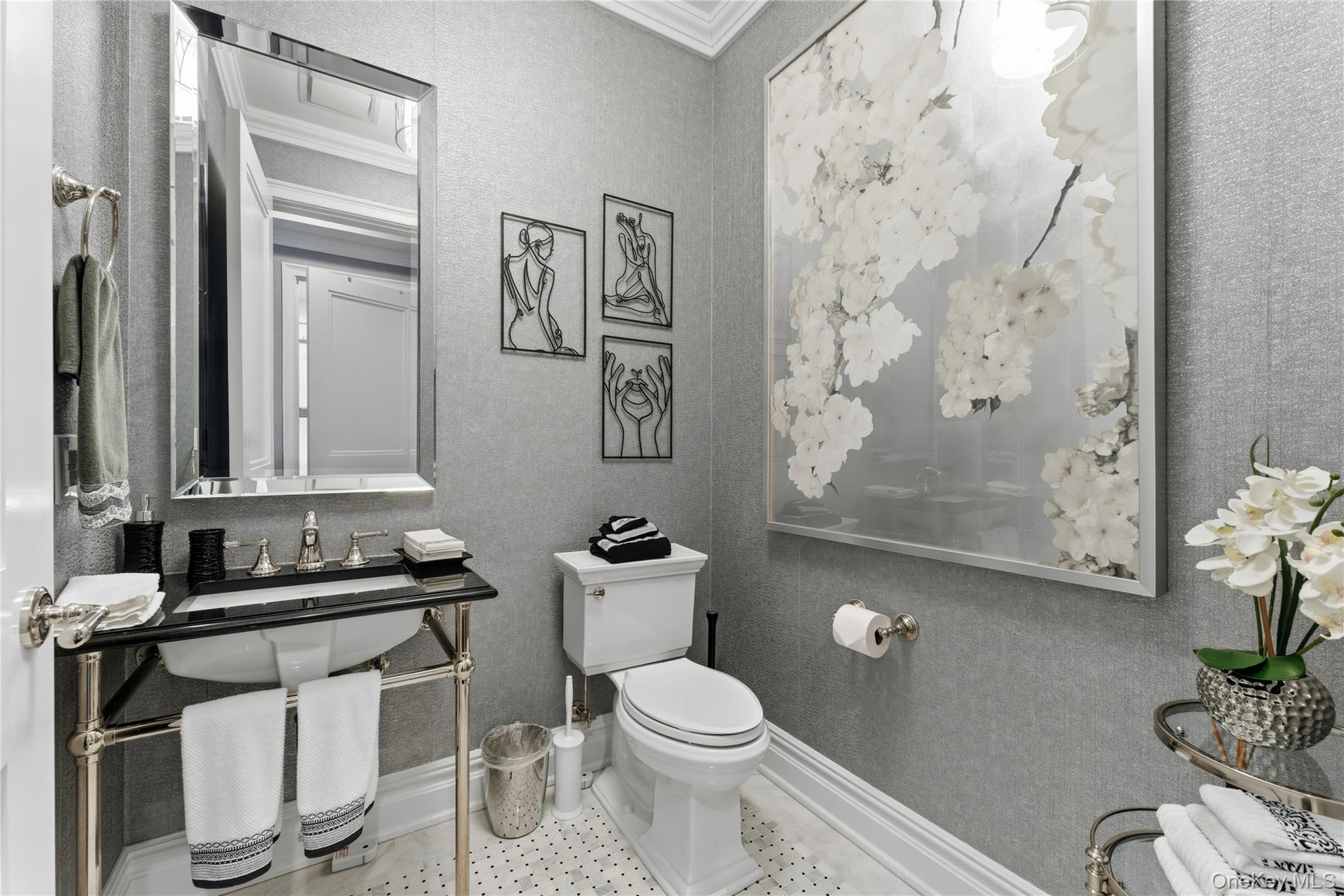 5000 Royal Court # 5103, North Hills, NY 11040