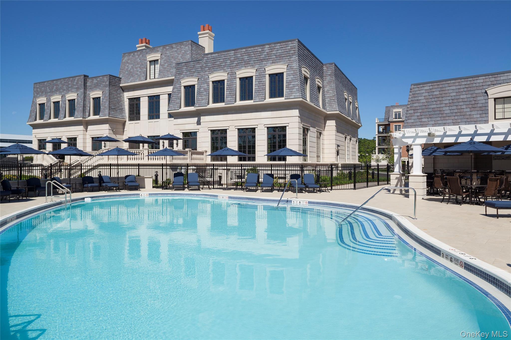 5000 Royal Court # 5103, North Hills, NY 11040