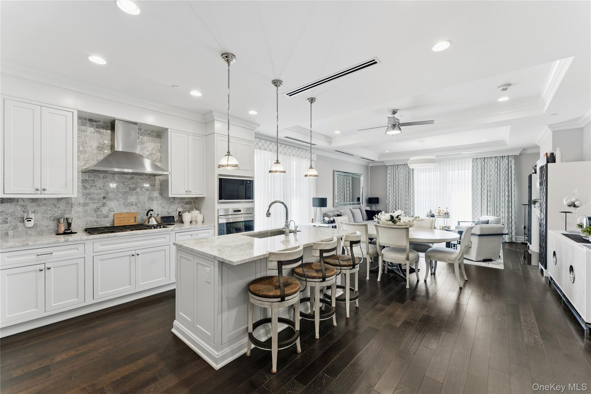 5000 Royal Court # 5103, North Hills, NY 11040