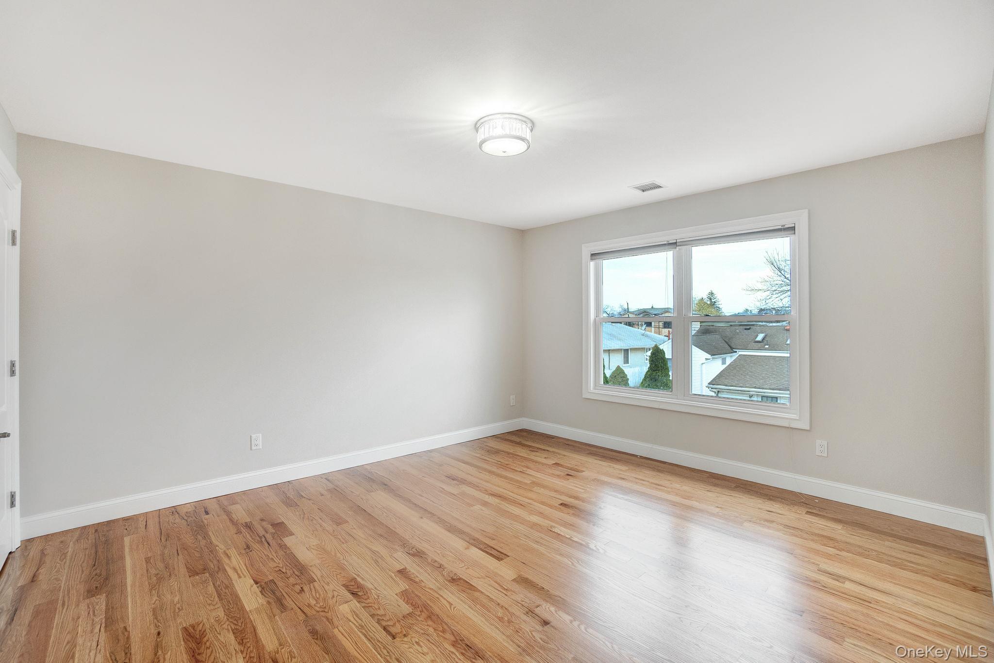 134 10 th Street, Hicksville, NY 11801