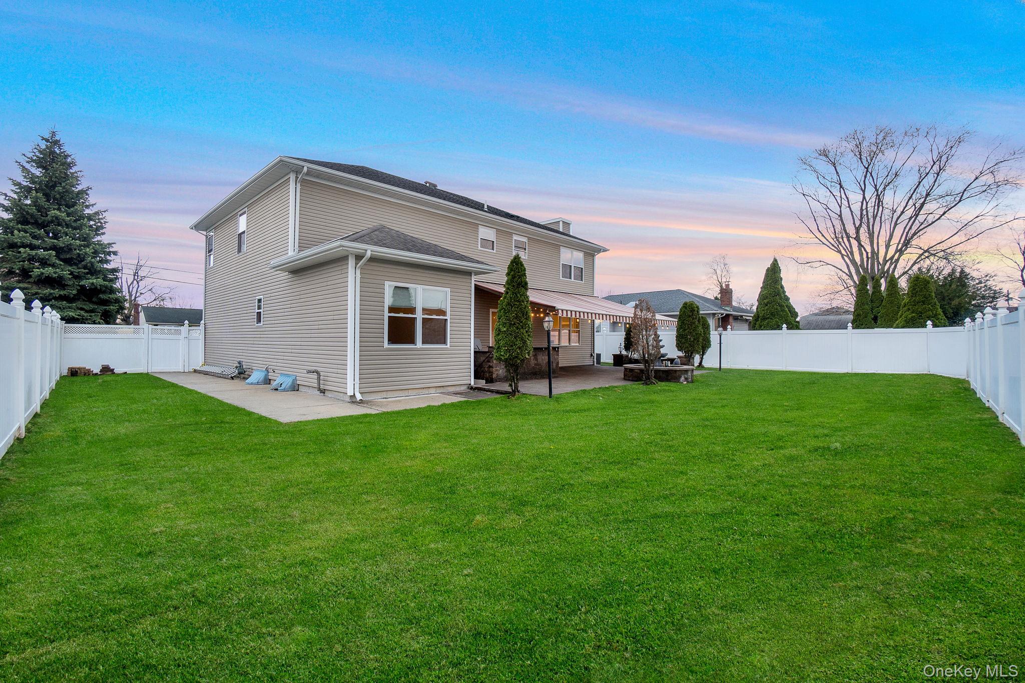 134 10 th Street, Hicksville, NY 11801