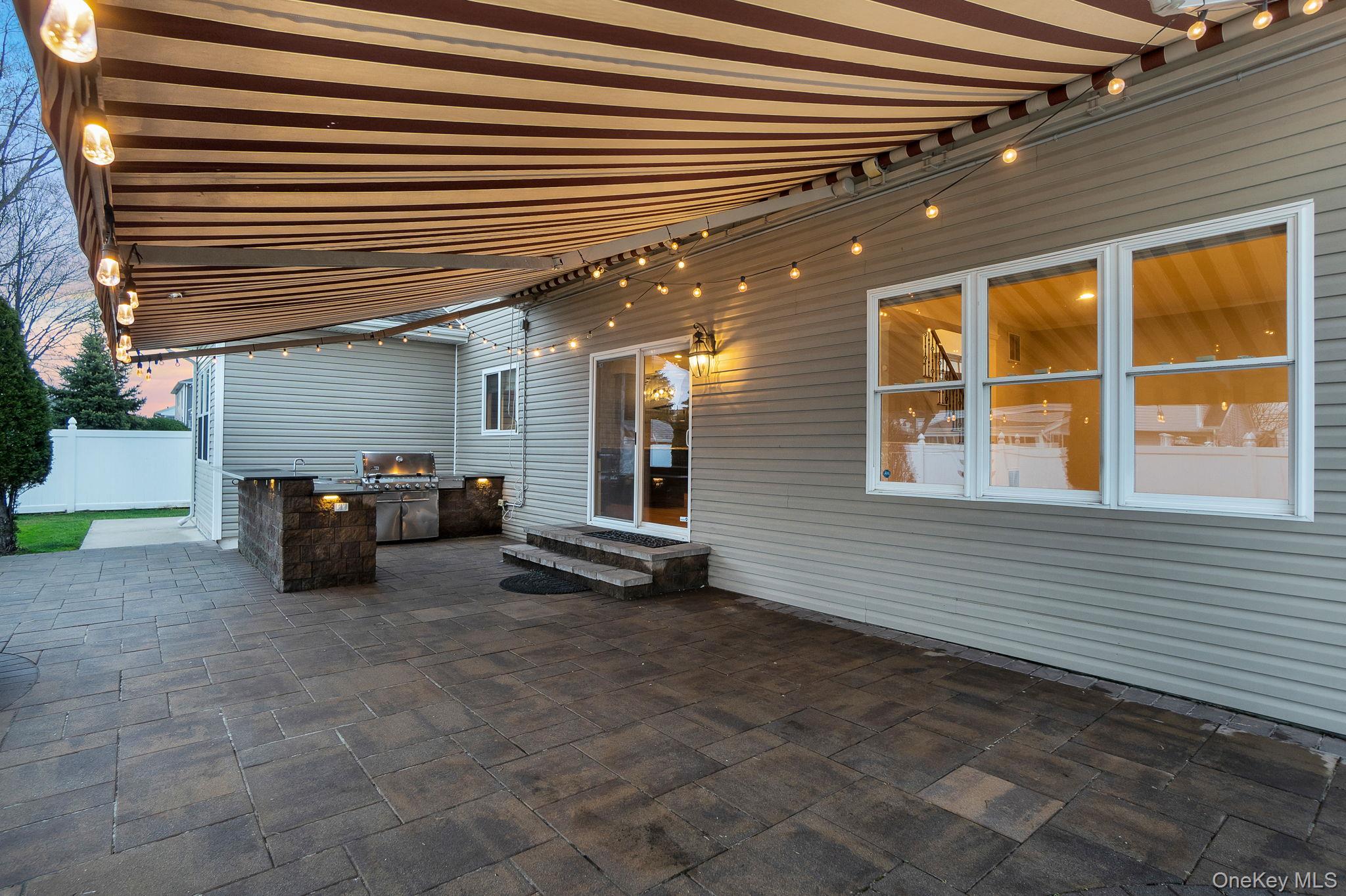 134 10 th Street, Hicksville, NY 11801