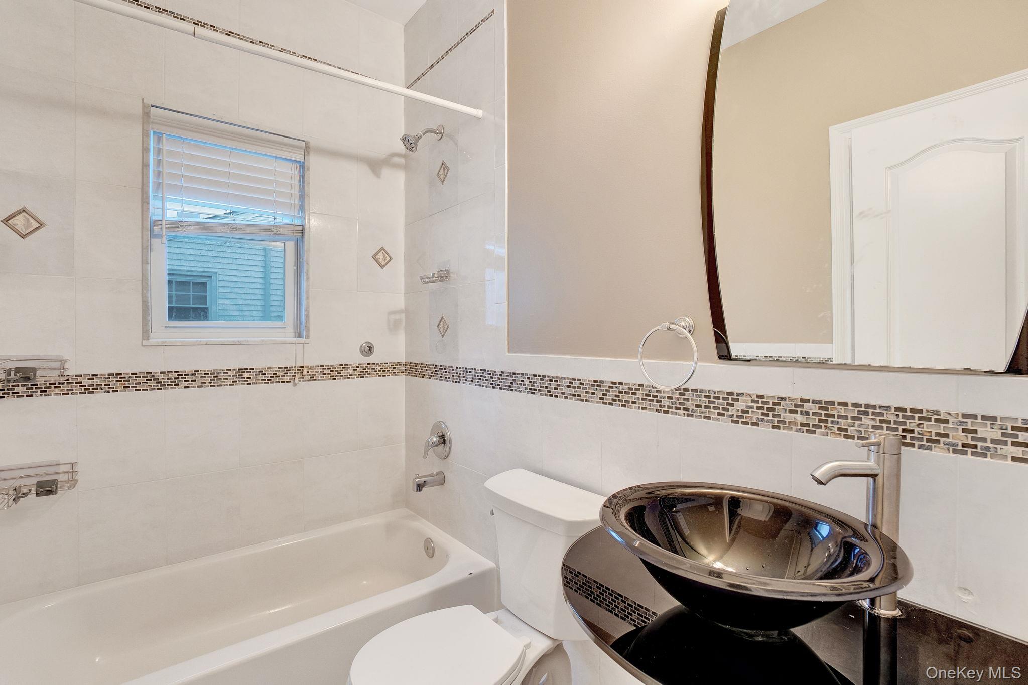 134 10 th Street, Hicksville, NY 11801